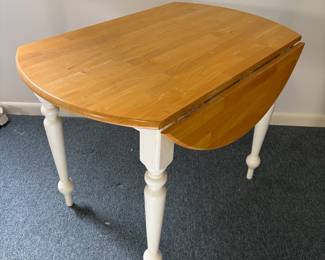 R34 - $35. Round Dining Table - no chairs. 40" round x 29.5" tall.