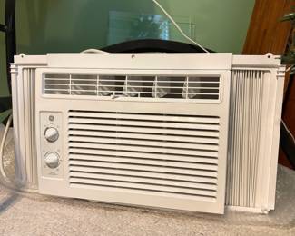 R27 - $75. GE Window AC Unit. Model AWFS05BWL1