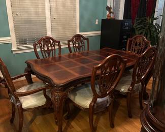 Universal Furniture Dining Table. Measures 45" x 74". 2 leaves included - each are 18.5". 2 captains chairs. 6 Regular chairs. All have plastic over the cream upholstery and are in excellent condition. Very light signs of use - it is in Very Good Used Condition!