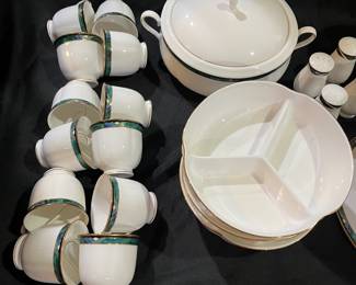 R31 - $650. Lenox Debut Collection "Kelly". Dishwasher Safe. Made in the USA.