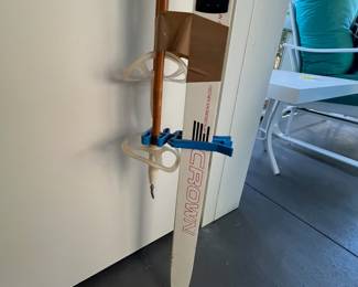 C17 - $35. Fischer Crown Polar Crown Vintage Skis. 