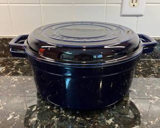 C19 - $225. Staub Made in France #28. 7 Qt Cast Iron Braise & Grill. 
