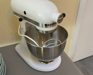 C49 - $100. Kitchen Aid Classic Series Mixer & Attachments. Model K45SS