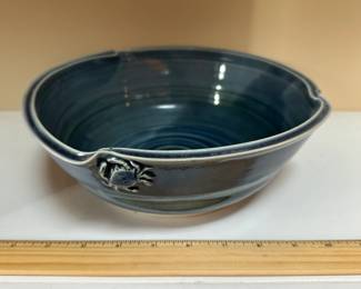 C91 - $20. Crab Pottery Bowl. Signed. In excellent condition!