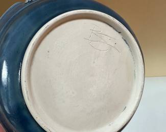 C91 - $20. Crab Pottery Bowl. Signed. In excellent condition!