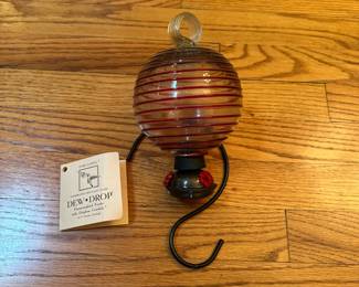 C95 - $20. Dew Drop Ribbon Hummingbird Feeder. New with tags. 