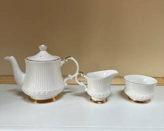 C67 - $35. Charmaine Elizabethan Staffordshire Bone China England. Teapot, Creamer & Sugar. 