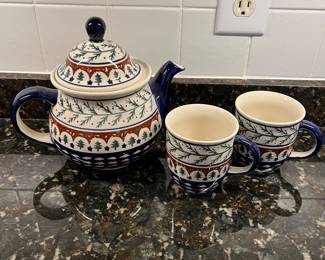 C38 - $65 Set. Polish Pottery Evergreen Tea Pot + 2 mugs. 