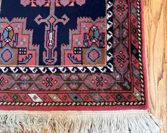 C18 - $125. Beautiful Runner. Measures 27.25" x 117". 