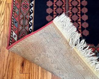 C18 - $125. Beautiful Runner. Measures 27.25" x 117". 