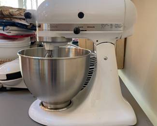 C49 - $100. Kitchen Aid Classic Series Mixer & Attachments. Model K45SS