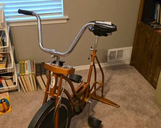 Vintage exercise bike looks and works GREAT