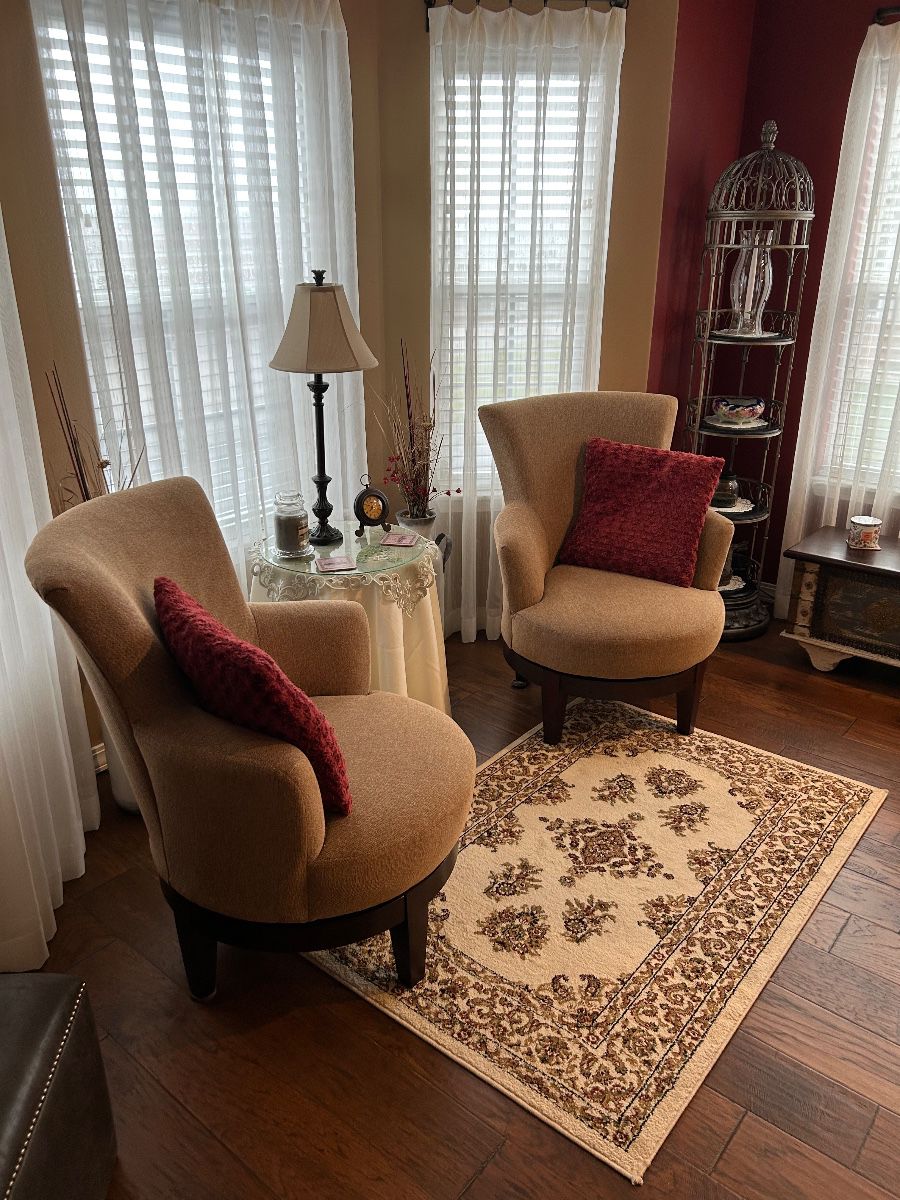 Accent chairs, barrel chair accent rug
