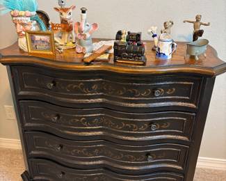 Chest of drawers