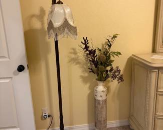 Floor lamp, faux floral