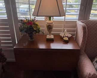 Vintage Herend "Queen Victoria" Porcelain Table Lamp with Mahogany Drop-Leaf Side Table