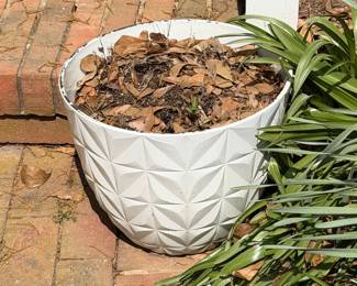 White Geometric Pattern Planter Pot