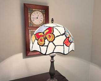 Amora Lighting Tiffany Style Butterflies Table Lamp