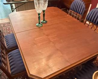 Vintage Thomasville Style Dining Table and Chairs Set