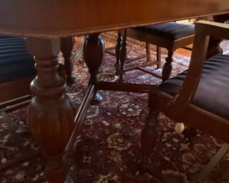 Vintage Thomasville Style Dining Table and Chairs Set