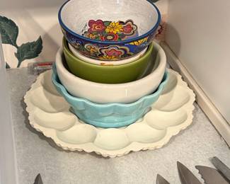Set of 4 Talavera-Style Ceramic Bowls and a Scalloped Serving Platter
