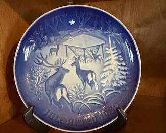 Bing & Grøndahl Christmas Plate "Jul i Skoven" (Christmas in the Woods) 1980