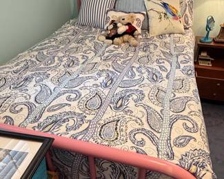 StyleWell Dorley Farmhouse White Metal Full Bed