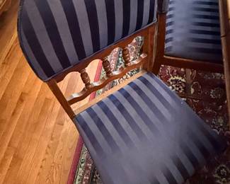 Vintage Thomasville Style Dining Table and Chairs Set