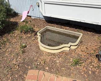 Vintage Concrete Bird Bath with Decorative Edge