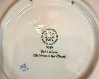Bing & Grøndahl Christmas Plate "Jul i Skoven" (Christmas in the Woods) 1980