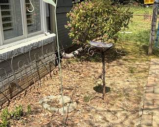 Metal Hummingbird Garden Stake with Bird Bath