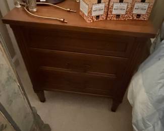 AMERICAN OF MARTINSVILLE Italian Neoclassical Tuscan Style Nightstand