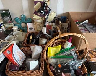 Assorted Gift Baskets and Home Goods Lot