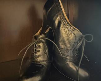 Black Leather Lace-Up Heeled Oxfords