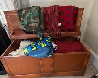Wooden Blanket Chest with Trays
