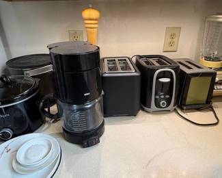 Braun Aromaster KF400/KF47 10-Cup Coffee Maker and Oster Toaster Set