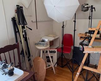 Photography Lighting and Tripod Kit with Artist Easel