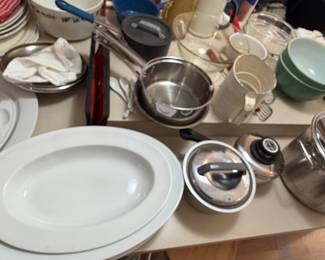 Assorted Cookware and Dinnerware Set