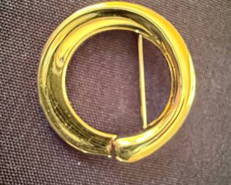 Gold Tone Circle Pin/Brooch