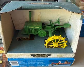 1/16 Ertl 1928 John Deere Model "GP" Standard Tractor