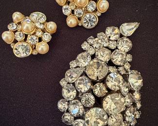 Rhinestone and Faux Pearl Brooches Set