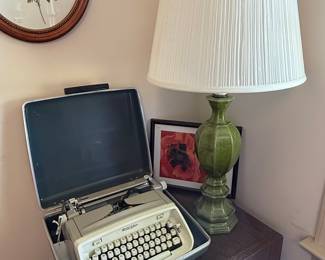 Royal Safari Portable Typewriter in Case