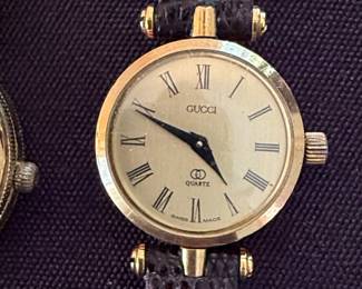 Gucci 2000L Quartz Women's Watch with Leather Strap