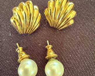 Gold Tone Seashell and Pearl Earrings Set