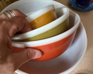 Pyrex Nesting Bowls