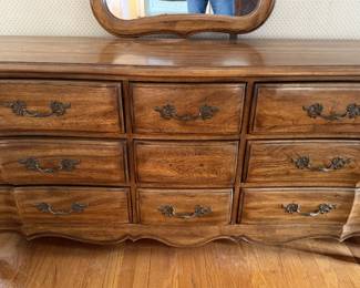 Hibriten Lowboy Chest of Drawers