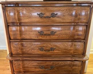 Hibriten Chest of Drawers