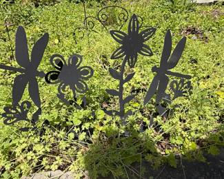 Metal Garden Stakes - Dragonflies and Flowers Set