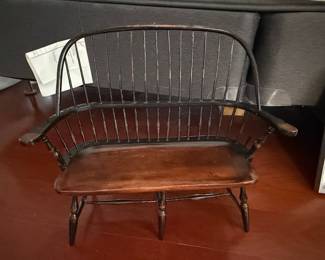 Continuous Arm Windsor Settee Bench