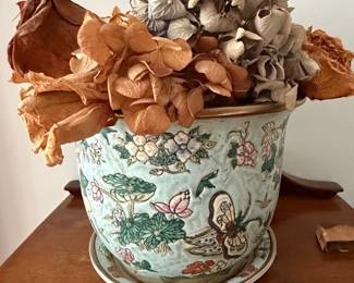 Chinese Export Porcelain Planter with Butterfly and Floral Motif